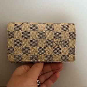 Louis Vuitton Damier Azur Key Holder - Cream and Brown
